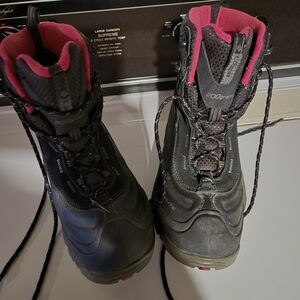 Womans snow boots